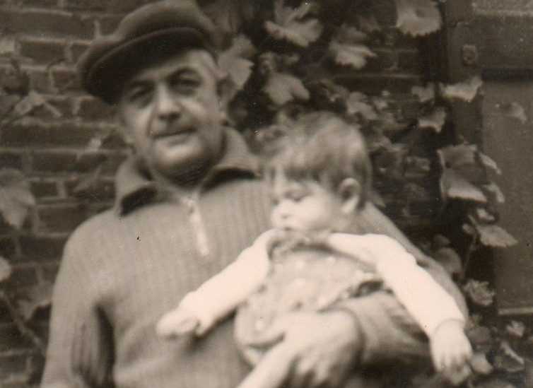 Joep Prevos met Albert Diwisch op de arm