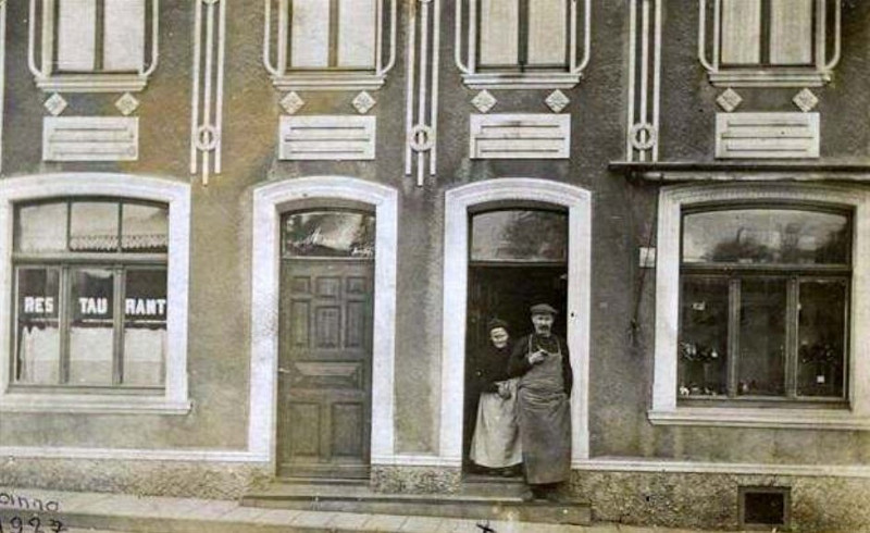 Woonhuis / schoenmakerij van de familie van Es aan de oude Markt in Brunssum
